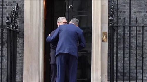 Deputatul PNL Alexandru Muraru, despre încercarea lui Ciolacu de a-l pupa pe premierul britanic: ”O gafă care a umplut paginile presei internaționale și a făcut de râs instituția Guvernului României”