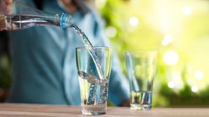 Chiar dacă a trecut canicula sunt necesari în continuare doi litri de apă pe zi? Știința spune ce cantitatea optimă ar trebui să consumăm pentru a fi hidratați și sănătoși