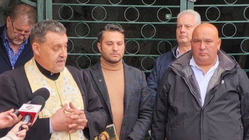 Un monument al victimelor pandemiei, ”înmormântate fără slujbe şi fără respectarea rânduielilor bisericeşti”, ar urma să fie ridicat pe Muntele Tâmpa / Inițiativa aparține Ordinului Militar Sfânta Maria – Creştin Ortodox, din care face parte și Mircea Chelaru (AUR) / Liderul organizației conduce o societate de producție și comercializare de medicamente naturiste