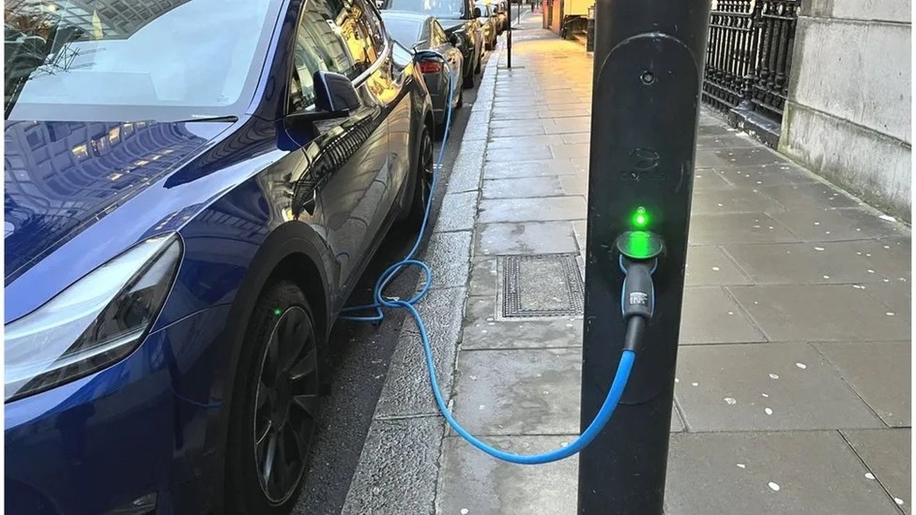 Piaţa auto din Germania a scăzut cu 27,8% în august, afectată de prăbuşirea vânzărilor de modele electrice