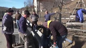 Cu salarii de 4.500 de lei au reușit să atragă doar câțiva localnici aproape de pensie. Se caută mii de muncitori pentru șantierul autostrăzii Pitești - Sibiu