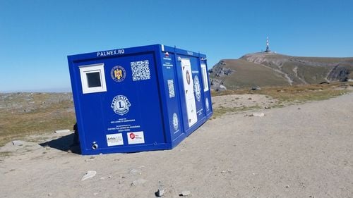 Refugiu montan din Munţii Bucegi, răsturnat de vânt / Internaut: Ce înseamnă rafale de 109 km/h! / Ghid montan: În caz de viscol, parcă-mi vine mai mult să stau afară, decât să zbor în râpă cu un refugiu improvizat