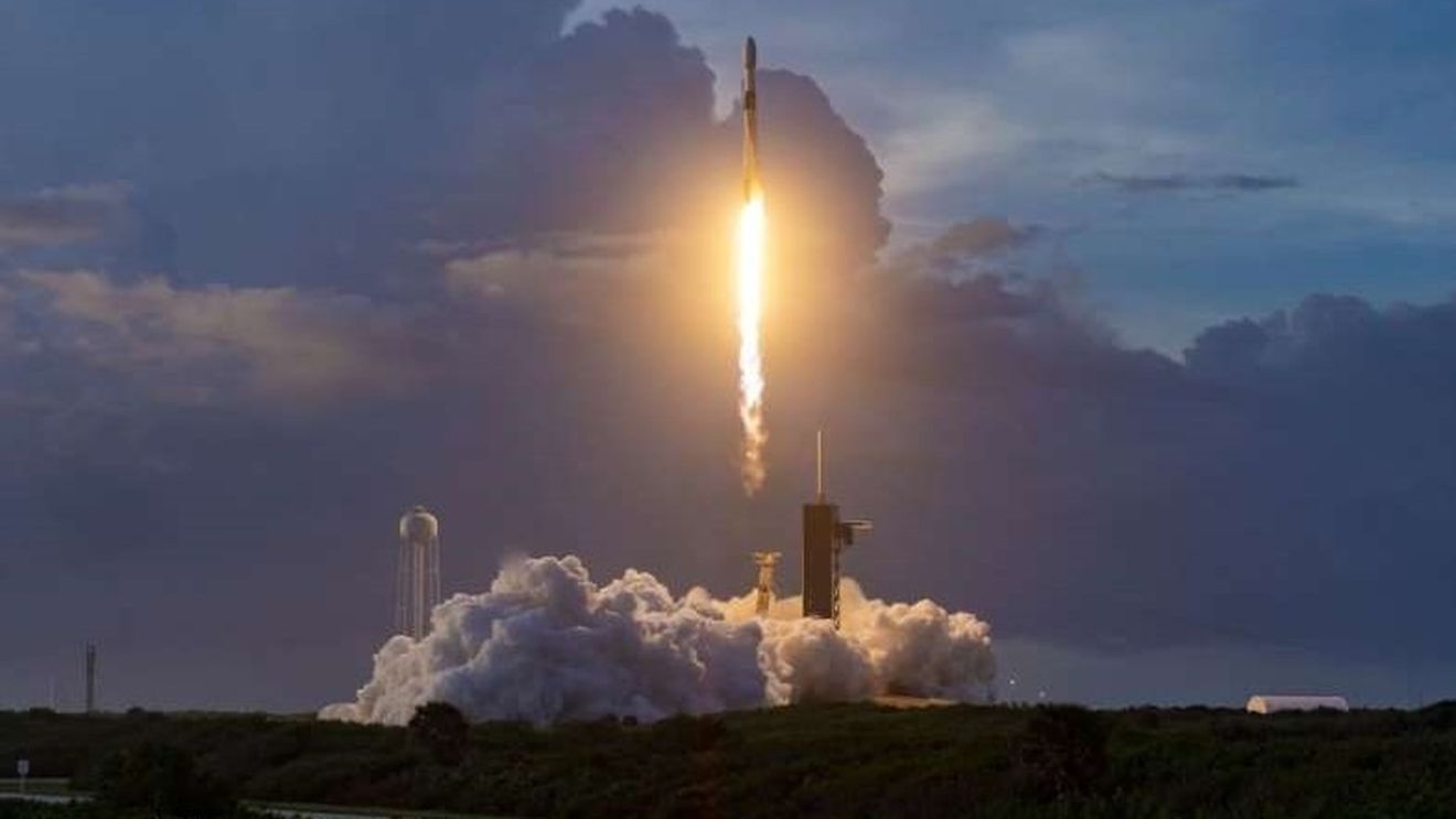 SpaceX anunţă prima misiune spaţială cu echipaj uman care va zbura peste polii Pământului
