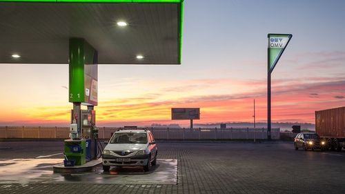 Guvernul a aprobat transpunerea Regulamentului de impozitare a super-profiturilor companiilor din energie / Cu cât le impozitează țări ca Olanda, Franța, Germania, Italia sau Grecia