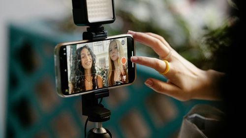 YouTube împlineşte 20 de ani / Cine a lansat-o și despre ce era primul videoclip încărcat pe platformă