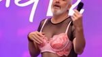 VIDEO: Premierul Albaniei a publicat un videoclip AI în care apare în fustă mini și cu sutien, o ironie la adresa bloggerilor și influencerilor care au sprijinit protestele organizate împotriva unui proiect turistic de amploare asociat cu Jared Kushner, ginerele lui Donald Trump