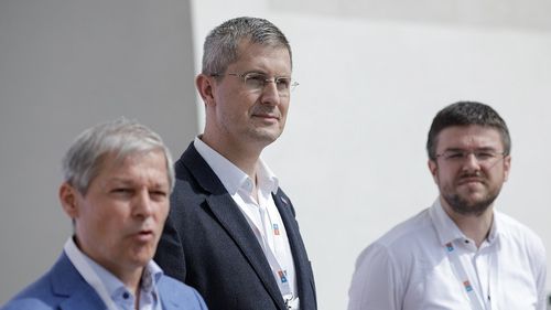 VIDEO Cioloș, săgeți către Barna în conferință de presă comună: Am propus mai multor colegi din USR să vină pe lista noastră, dar a existat o anumită teamă, o anumită jenă să nu fie considerați trădători