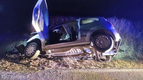Doi morți și trei răniți în urma unui accident rutier produs în județul Botoșani. Mașina în care se aflau cei cinci tineri a intrat într-un cap de pod