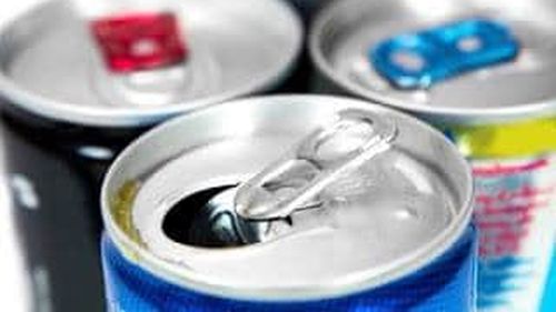 Amenzi uriașe de până la 25.000 de lei pentru magazinele și barurile care vând băuturi energizante tinerilor sub 18 ani