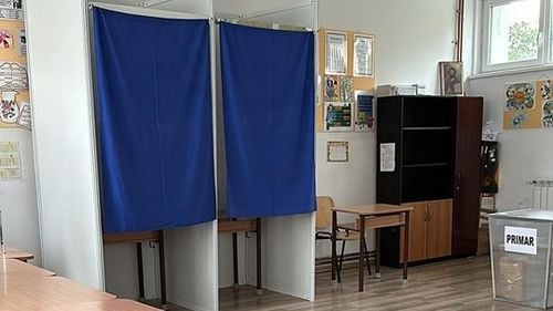 Primarii care au pierdut alegerile rămân în funcție până în toamnă, iar cei aleși trebuie să mai aștepte. Efect atipic al comasării alegerilor locale cu cele europarlamentare