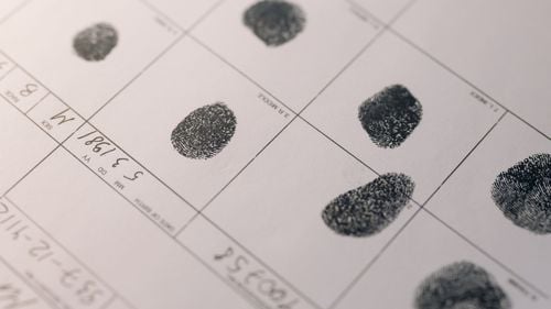 Sunt amprentele digitale unice? Un studiu bazat pe inteligența artificială spune că nu