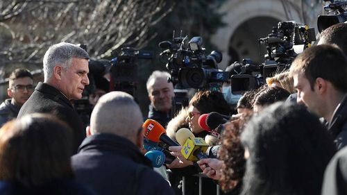 Presa bulgară: Ministrul apărării a apărut la un protest anti-NATO, organizat în sprijinul său / Stefan Ianev se declarase împotriva unei prezențe aliate consolidate în Bulgaria