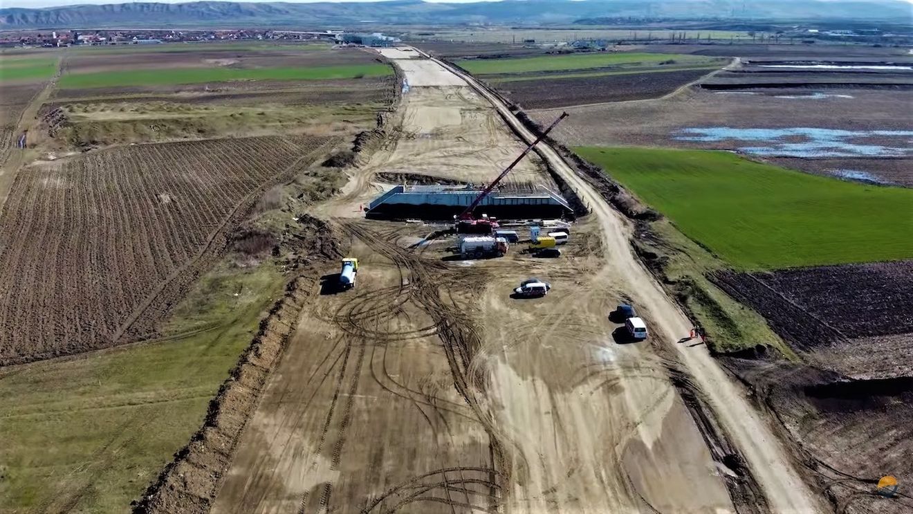 Pro Infrastructură: Tronsonul lipsă de pe A3 ar putea fi terminat mai repede cu 8 luni față de cerințele contractului / ”Strabag și Geiger au puterea tehnică, financiară și de management ca să producă surpriza”