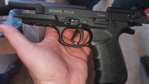 A fost prins al patrulea suspect în cazul furtului pistolului din locuința fostului ofițer SRI