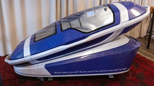 Mai multe persoane au fost arestate în Elveția după ce o femeie a murit într-o „capsulă sinucigaşă”