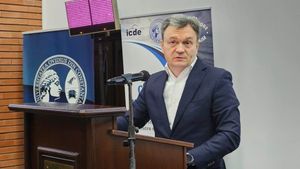 Fostul premier al Moldovei Dorin Recean, la Constanța: “Rușii exportă două lucruri cel mai bine: Energia și corupția” / La dezbaterea despre strategia UE la Marea Neagră a participat și consilierul prezidențial Valentin Naumescu