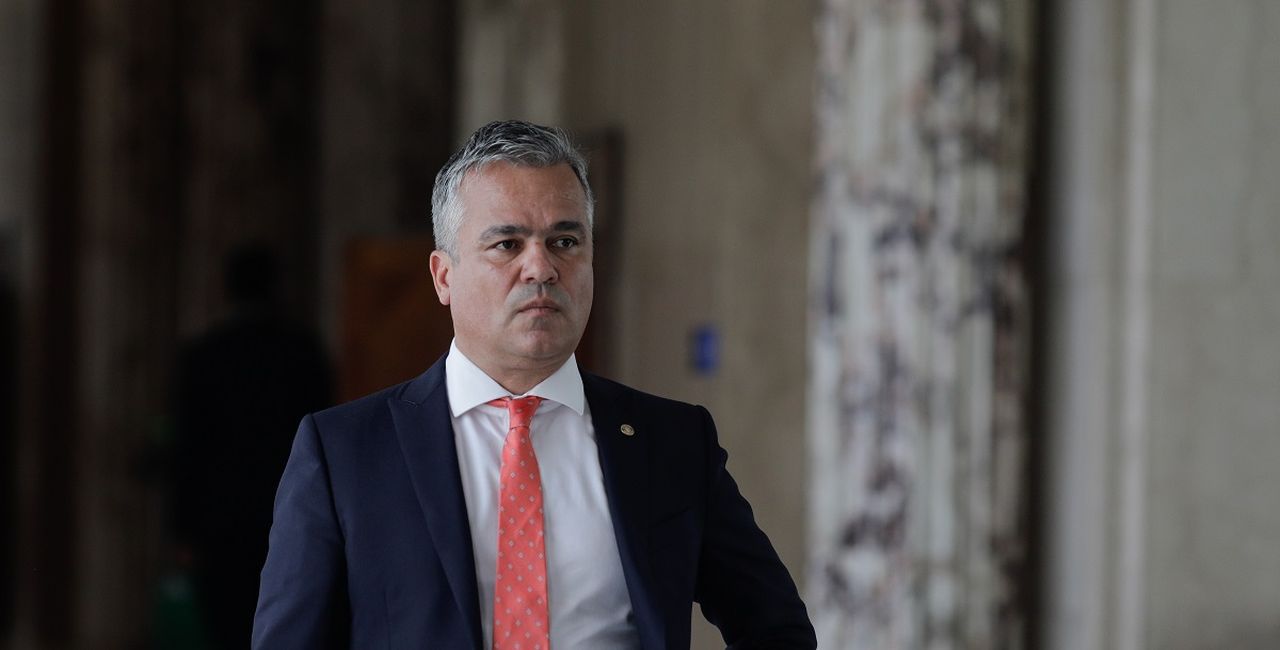 Live SURSE: Guvernul Veștea merge înainte spre votul din Parlament / Veștea și Grindeanu, convocați urgent la Cotroceni / UDMR a decis să NU intre la guvernare / Marian Neacșu (PSD) îl însoțește pe premierul desemnat la negocierile cu parlamentari extremiști