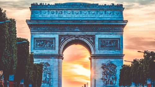The French National Day will pay tribute to the medical staff mobilized during the Covid-19 pandemic. A highly symbolic ceremony marked by national union and sub-European cooperation