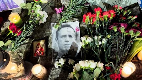 Mama lui Alexei Navalnîi s-a recules la mormântul fiului său