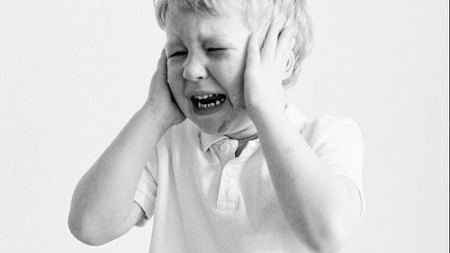 Bătaia NU e ruptă din rai și nu-i face pe copii mai cuminți, dimpotrivă – studiu britanic