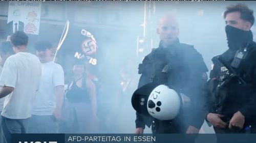 Ciocniri între poliţie şi protestarii care încercau să împiedice accesul delegaţilor la congresul AfD la Essen, Germania