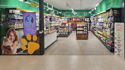 INTERVIU | Românii investesc tot mai mult în hrană premium pentru animale. Creștere de peste 50% în 2025. Află povestea tânărului antreprenor care a transformat pasiunea într-un business de milioane de euro (FOTO)