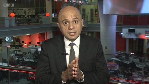 Măștile pentru față vor fi obligatorii în magazine și în transportul public din Anglia începând de marți, ca răspuns la noua variantă Omicron, a anunțat ministrul britanic al sănătății