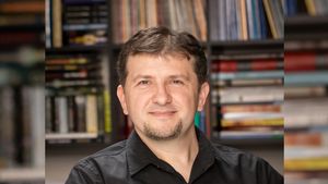 Ce trebuie să știe Marcel Ciolacu referitor la salarizarea profesorilor în funcție de performanță – cercetătorul Dacian Dolean