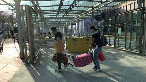 Taxa pentru viza de muncă: Mai mulți europarlamentari români cer Comisiei Europene să intervină pentru ca muncitorii români din Marea Britanie să fie tratați în mod egal cu ceilalți cetățeni europeni