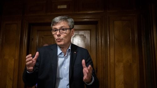 UPDATE Ministrul Energiei, Virgil Popescu, și-a amânat conferința de presă de la minister pe tema taxei pe soare pentru că în sală era liderul AUR, George Simion / Jurnaliștii au fost anunțați de un secretar de stat că va fi amânată conferința