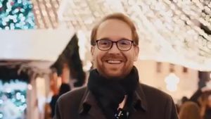 Dominic Fritz: Acum am interzis și Crăciunul. Asta dacă dai crezare noului fake news din bula extremisto-manipulativă / Ce spune primarul Timișoarei despre decizia Filarmonicii de a exclude două piese pe versurile unui poet legionar 