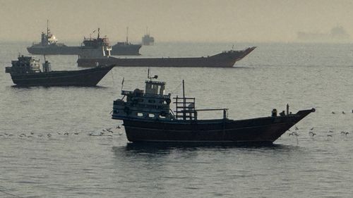 Explozii în Strâmtoarea Ormuz: marina iraniană trage focuri de avertisment către navele SUA / Teheranul a anunțat „un schimb de focuri împotriva unor nave ilegale”