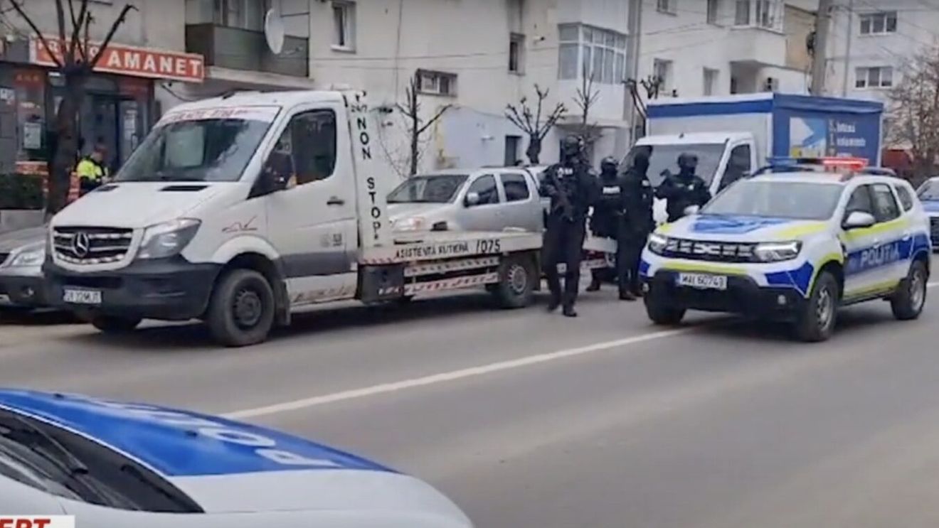 Bătaie în plină stradă între două bande rivale, la Botoșani. Scandalul a început de la o șicanare în trafic