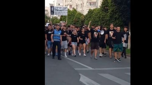 VIDEO A doua seară de proteste în Slatina după ce un tânăr a murit înecat