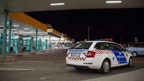 Un turc, condamnat în Ungaria la 12 ani de închisoare pentru transportul a 17 migranţi ilegali cu un camion frigorific pe la graniţa cu România