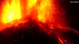 Vulcanul Etna devine din ce în ce mai înalt: în urma ultimelor erupții a ajuns la 3.369 de metri / Vulcanul s-a ridicat în câteva zile cu peste 100 de metri