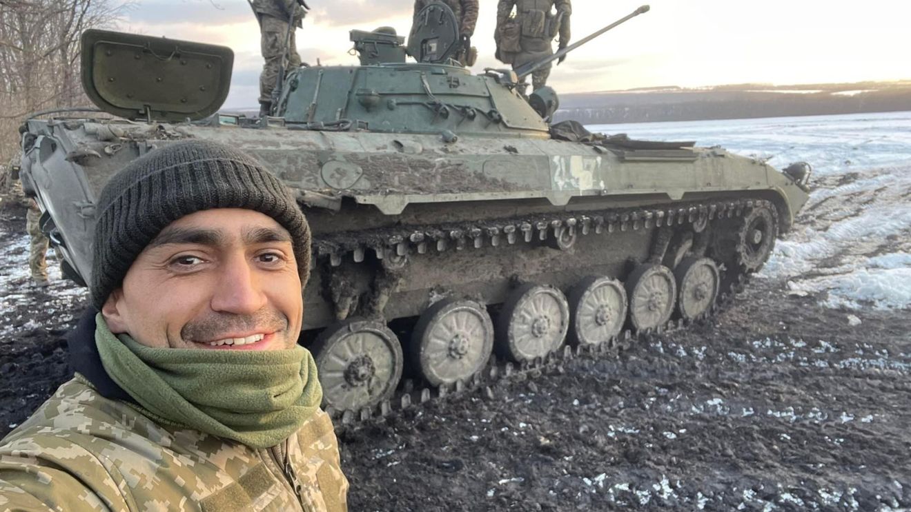 Un jurnalist ucrainean de 36 de ani înrolat în armată, Oleksandr Makhov, a fost ucis în luptă/ Zelenski: Din prima zi a războiului pe scară largă, el a fost în prima linie