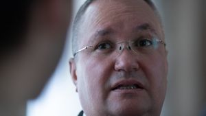 Pressone: Drum liber pentru Universitatea Națională de Apărare să verifice doctoratul premierului Nicolae Ciucă / Parchetul General închide dosarul de plagiat prin care a blocat analiza mai bine de un an
