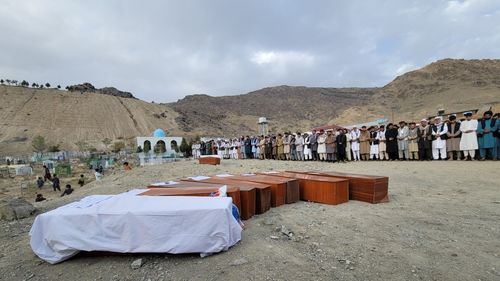 O fetiță de doi ani, ucisă în urma atacului cu drone din Kabul, efectuat duminică de Statele Unite. Bilanțul total ajunge la 10 victime