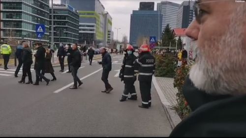VIDEO Alertă cu bombă în clădirea în care se află sediul postului de radio Europa FM/ Programul de radio a fost întrerupt / UPDATE Alerta a fost falsă