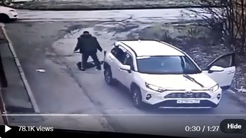 VIDEO Rusia: Un politician pro-Putin a călcat un copil cu mașina și l-a lăsat în mijlocul drumului