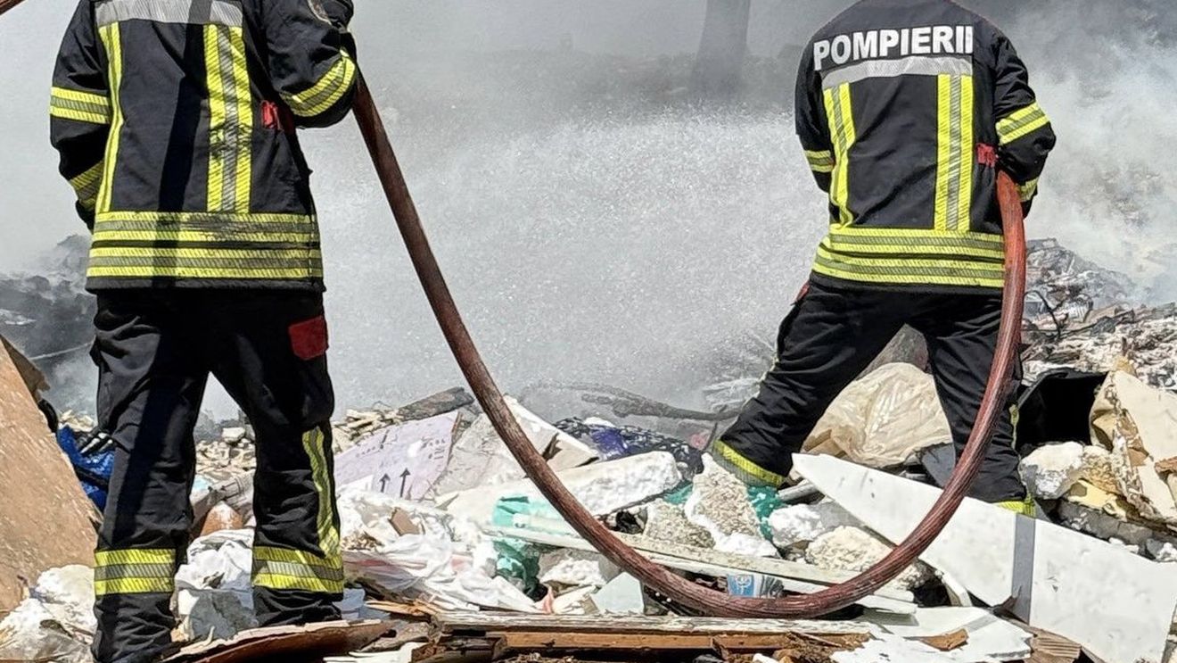 Emmanuel Macron le mulțumește pompierilor români care intervin la incendiile de pădure din Franța / ”Asta este spiritul european: ajutorul reciproc, solidaritatea practică, forța colectivului„