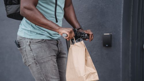 Angajații Google primesc abonamente gratuite pentru scutere electrice dacă revin la birouri