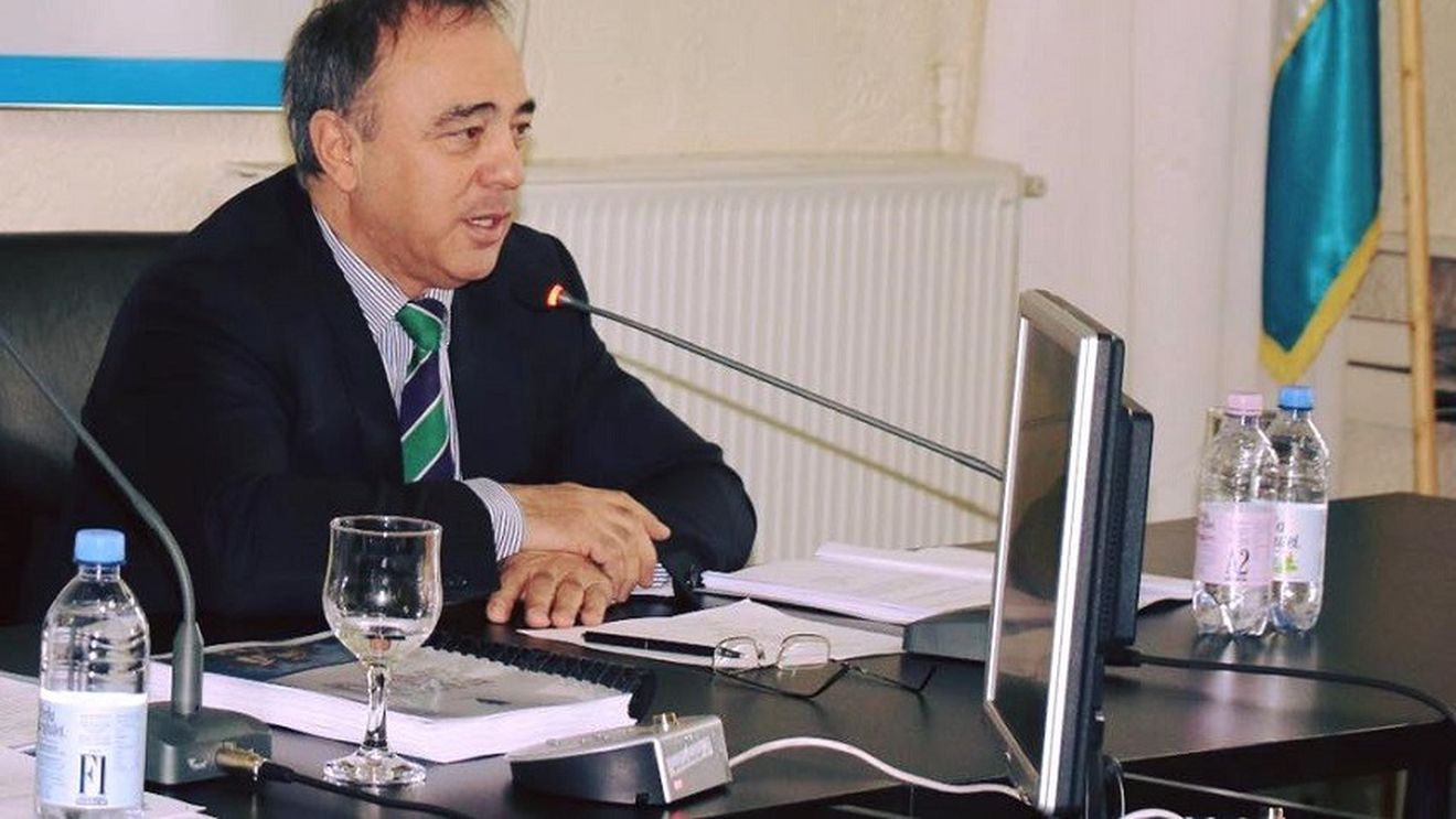 Dorin Florea, primar de 20 de ani în Târgu Mureș, apare în afișe publicitare drept candidat independent la Consiliul Județean Mureș