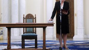 Omul numit de USL ministru al Justiţiei şi judecător la CCR desfiinţează "listele negre" ale Bruxelles-ului reclamate de Dăncilă la Juncker. Ce spunea Mona Pivniceru în 2012