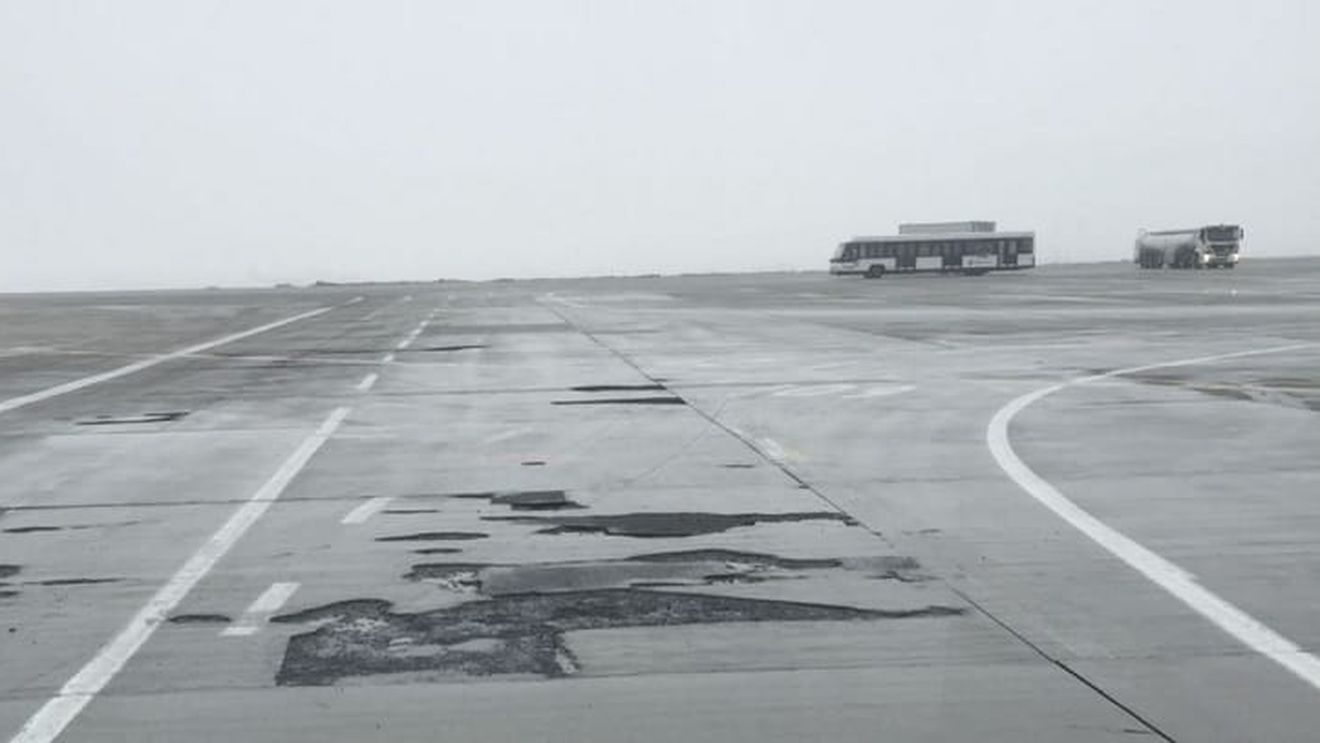 Calea de rulare a Aeroportului Otopeni, în stare critică. Nici o reacţie de la Autoritatea Aeronautică