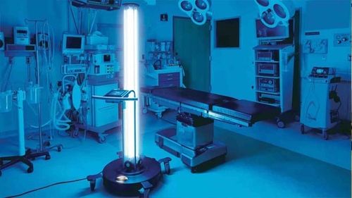 Comisia Europeană va pune la dispoziţia spitalelor europene 200 de roboţi pentru dezinfectare/ Un robot poate dezinfecta camerele pacienţilor folosind lumina ultravioletă, în 15 minute