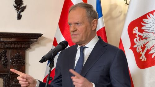 Tusk, mesaj înaintea convorbirii Trump-Putin: Dragi aliați, ancheta procuraturii lituaniene a confirmat că serviciile secrete ruse sunt responsabile pentru incendierea centrelor comerciale din Vilnius și Varșovia. Este bine de știut înainte de negocieri