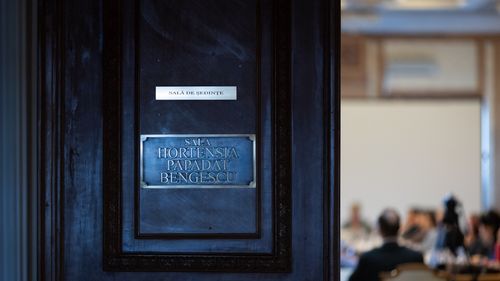 Prima sală din cele 1.000 ale Parlamentului României, denumită după o femeie - Hortensia Papadat-Bengescu/ USR, care a avut inițiativa: „Ne-am lovit de scepticism, de sprâncene ridicate, de sentimentul că deranjăm, că insistăm prea mult pentru un lucru «prea mic»"