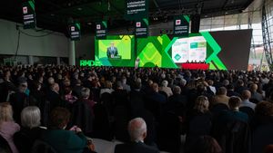 UDMR și-a stabilit obiectivele pentru următorii ani: menţinerea unităţii comunităţii şi consolidarea capacităţii sale de rezistenţă şi de acţiune /  Antal Árpád, primarul municipiului Sfântu Gheorghe, numit director strategic al UDMR